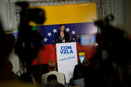 María Corina Machado, exlegisladora y feroz opositora del gobierno, da declaraciones a la prensa en Caracas, Venezuela, el martes 24 de octubre de 2023.