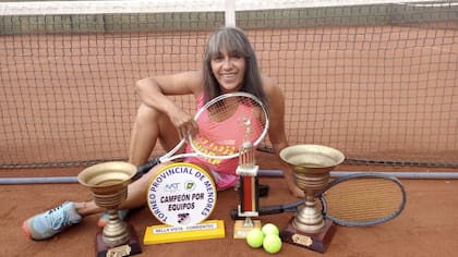 María Cristina enseña tenis en Sociedad Sportiva Goya. Se especializa en enseñanza a niños. De sus grupos han salido varios campeones infantiles.