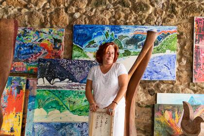 María Cruz Urquijo ama los colores y pinta con óleos diluidos.