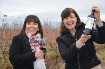 Maria Elena Salomón y Graciana Poloni, dos productoras del grupo "Mujeres de la Viña". Gza Geraldine De Marchi