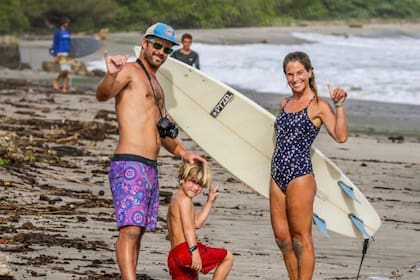 María Elena Tapia Troncoso, Guido Joachim y su hijo Felipe en las playas de Nicaragua 