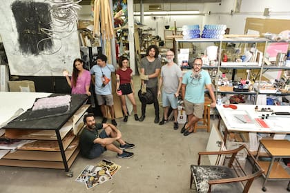 María Elisa Luna, Hernán Torres, Valentina Ansaldi, Juan Sorrentino, Sergio Bosco, Hernán Salamanco y Matías Quintana son algunos de los artistas, de disciplinas diversas, que trabajan en el taller Yeruá