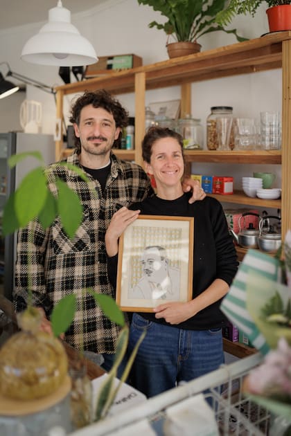 María Emilia Tambutti, creadora del espacio, junto a su pareja Franco Spinetta