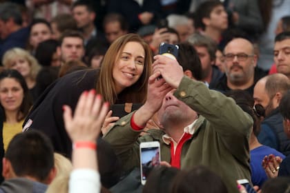 La gobernadora admitió errores y les pidió paciencia a los maestros