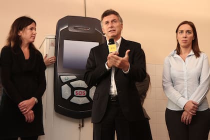 Vidal y Macri presentan el sistema de botones antipánico distribuidos entre mujeres víctimas de la violencia doméstica (10 de mayo 2012)