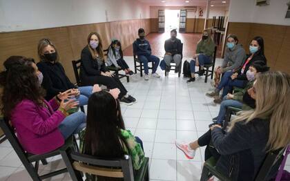 María Eugenia Vidal, durante una actividad de campaña junto a Soledad Acuña