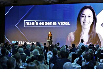 María Eugenia Vidal en el Coloquio de IDEA