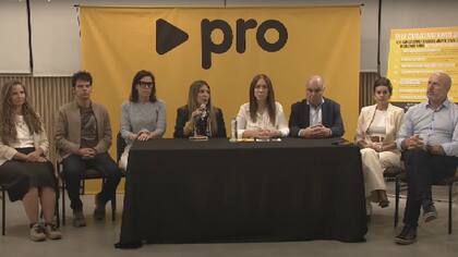 María Eugenia Vidal junto a los siete candidatos a legisladores por "Buenos Aires Primero"
