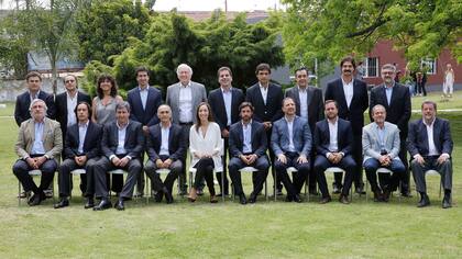 María Eugenia Vidal junto a su Gabinete, hoy, en el microestadio de Lanús