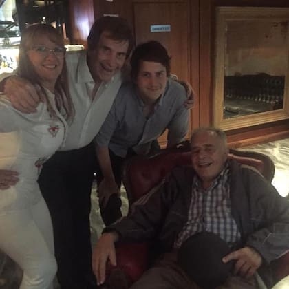 María Eugenia Zorzenón, Silvio Soldán y su hijo y el conductor Sergio Velasco Ferrero