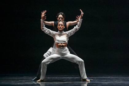 María Eva Prediger y Rubén Rodríguez, Blanco y Negro, en el útlimo dúo de una larga lista que bailaron juntos en el San Martín