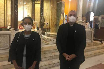 María Fernanda Silva, la nueva embajadora argentina ante la Santa Sede junto a monseñor Guillermo Karcher, de la Secretaría de Estado del Vaticano