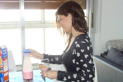 María Iervasi en el departamento de Avellaneda que comparte con su novio