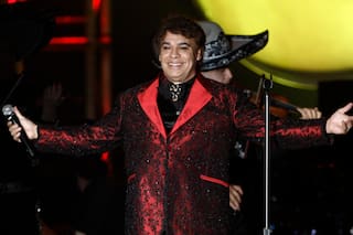 María José Cuevas comparte su experiencia en el archivo de “Juan Gabriel: Debo, puedo y quiero”