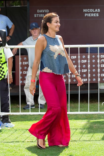 María José Vercellino alentó a su marido, Pelón Stirling, integrante de La Zeta Kazak, que le ganó a Los Machitos El Refugio por 16 a 10