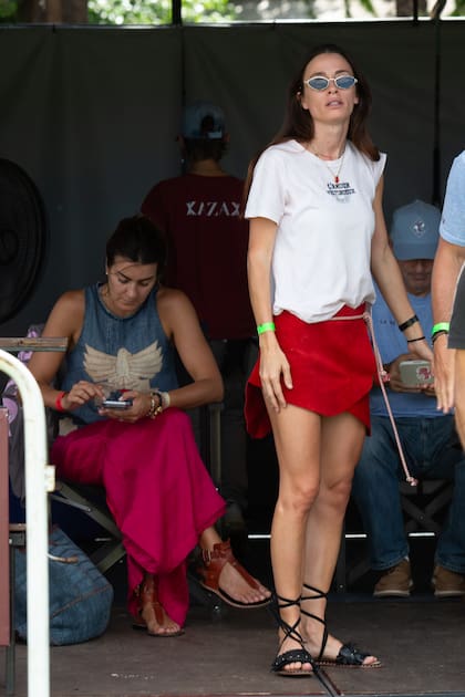 María José Vercellino y Ángeles Pedreira, que complementó su look con sandalias gladiadoras