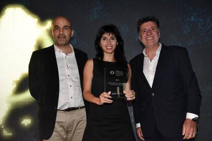 María Julieta Rumi recibe la mención especial por la tarea de difusión de la industria del conocimiento en los Premios Sadosky 2021