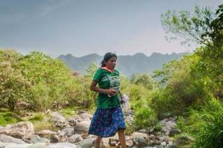 La historia de la joven que ganó un ultramaratón en México sin ropa deportiva