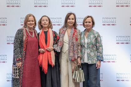 Maria Luisa Larivière de Segura, Patricia Peralta Ramos, Cristina Oliveira Cesar y Marina Larivière