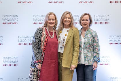 María Luisa Larivière, Virginia Blaquier y Marina Larivière en la noche a beneficio organizada por el Comité de Recaudación de la Fundación Cruzada Patagónica