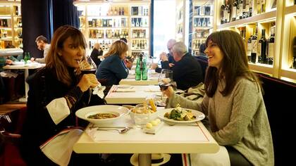 María Marinozzi y Bárbara almuerzan en Aldo’s