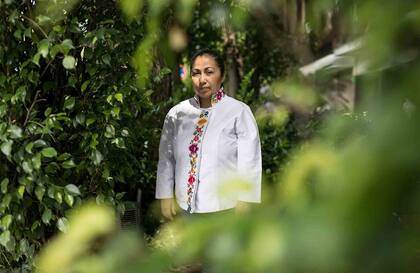 María organiza cenas históricas mexicanas a puertas cerradas.