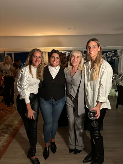 María Paz y María Josefina Ludueña, se sumaron a las amigas de su hermana María Belén, entre ellas Claudia Villafañe