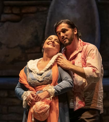 Maria Pia Piscitelli y Marcelo Puente en el debut de la ópera Tosca, anoche, en el Teatro Colón, con dirección musical de Wilson