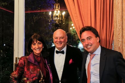 María Podestá, Martín Cabrales y el ministro de la embajada de Uruguay, José Reyes