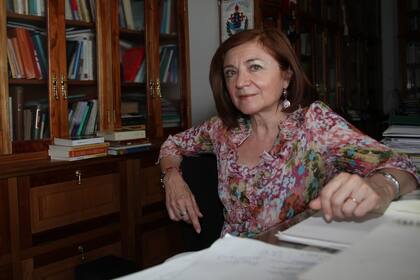 La escritora e investigadora María Rosa integra el jurado del premio Sara Gallardo junto con Esther Cross e I Acevedo