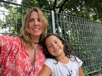 María Segunda y su hija Esmeralda que ya tiene siete años