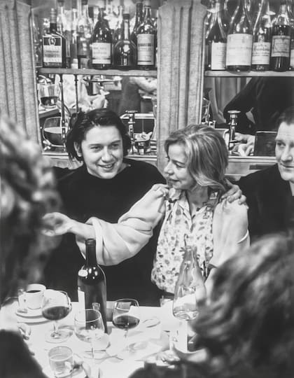 Maria Simon con Julio Le Parc, el día que inauguró dos muestras en simultáneo en París, en 1973