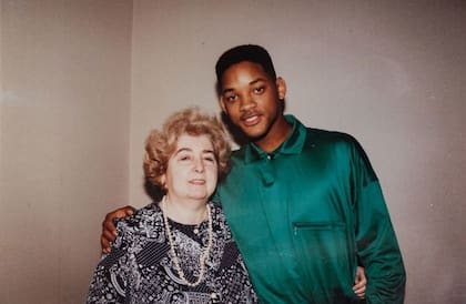 Maria Snoeys-Lagler junto a Will Smith (Foto: Facebook @opnieuwenco)