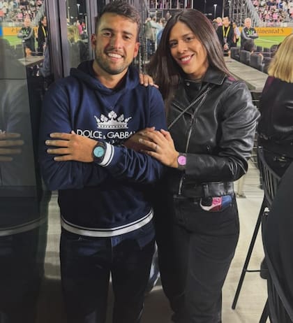 María Sol y Tuli Arellano en la cancha del Inter Miami