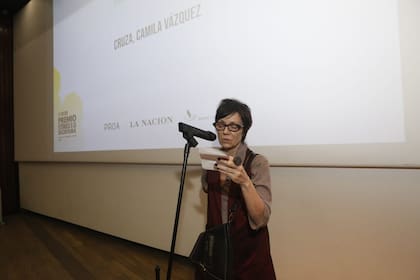 María Sonia Cristoff anuncia el premio de narrativa breve a a Camila Vázquez