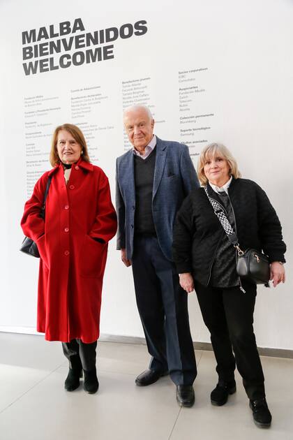 María Teresa, Eduardo e Inés Blomberg, los cuñados de Ricardo Esteves, acompañaron a su hermana Elena en su homenaje