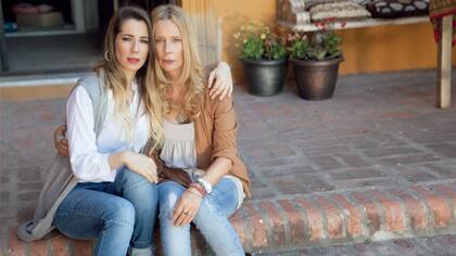 María Valenzuela junto a su hija Malena, quien sufrió un ACV y ahora, 19 años después, está recuperada