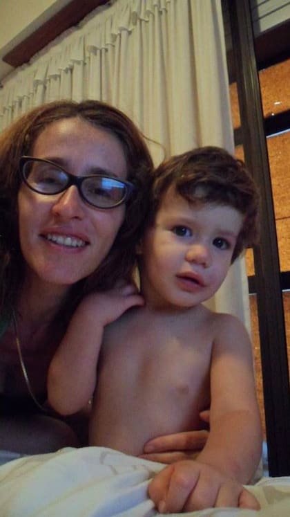 María Vázquez con su hijo, Nippur