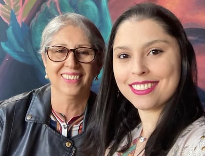 Maria Vilma y su hija Carolina, que estudia Medicina en la UBA