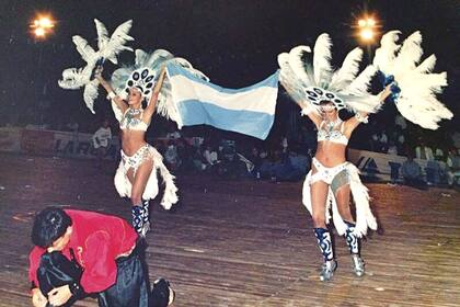 María y Paula en la comparsa correntina