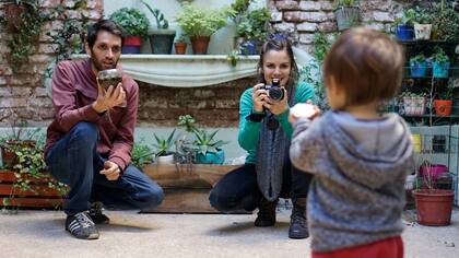 María y Valerio, padres de Dragón, de un año y medio, no suben fotos de él