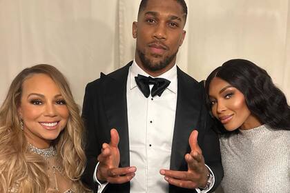 Mariah Carey junto al boxeador británico Anthony Joshua, muy
amigo del novio.