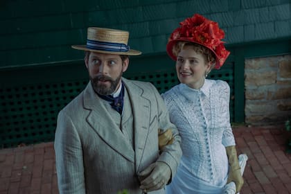 Marian Brook (Louisa Jacobson) probablemente tenga un nuevo pretendiente en esta segunda temporada, luego de la desilusión sufrida con el abogado Raikes.