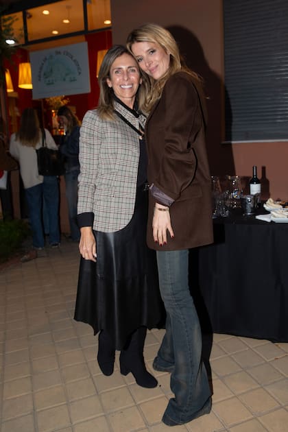 Mariana Bagó junto a la anfitriona del evento.