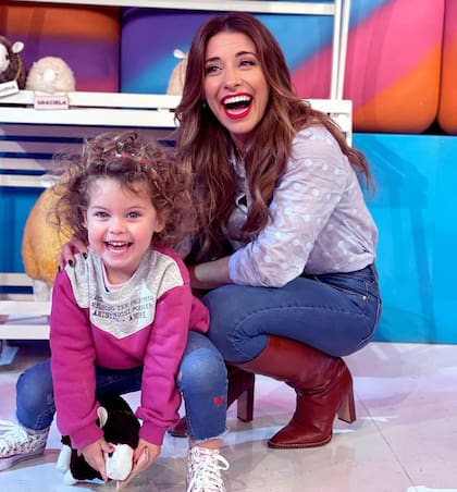 Mariana Brey junto a Juana, su hija