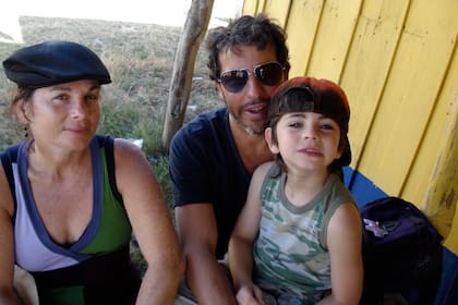 Mariana Briski junto a su esposo Hernán Ventura y su hijo Pedro