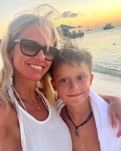 Mariana Fabbiani junto a su hijo menor Máximo (Foto: Instagram @marianafabbiani)