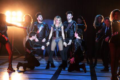 Mariana Fabbiani se probó como vedette y protagonizó un número musical