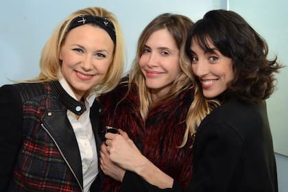 Mariana Jacazzio, Guillermina Valdes y Paula Kohan, antes de que comience la función