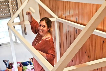 Mariana Landi cambió su empleo administrativo por la carpintería